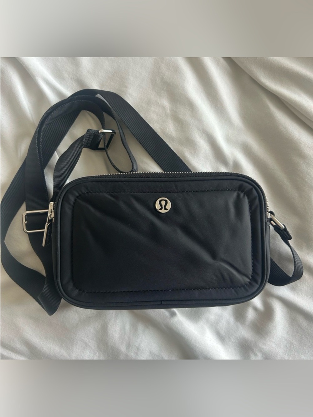 Lululemon crossbody bag 2L